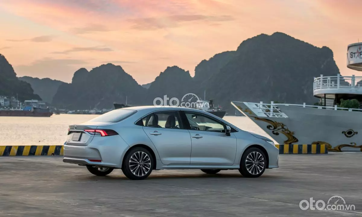 An toàn Toyota Corolla Altis nâng cấp .