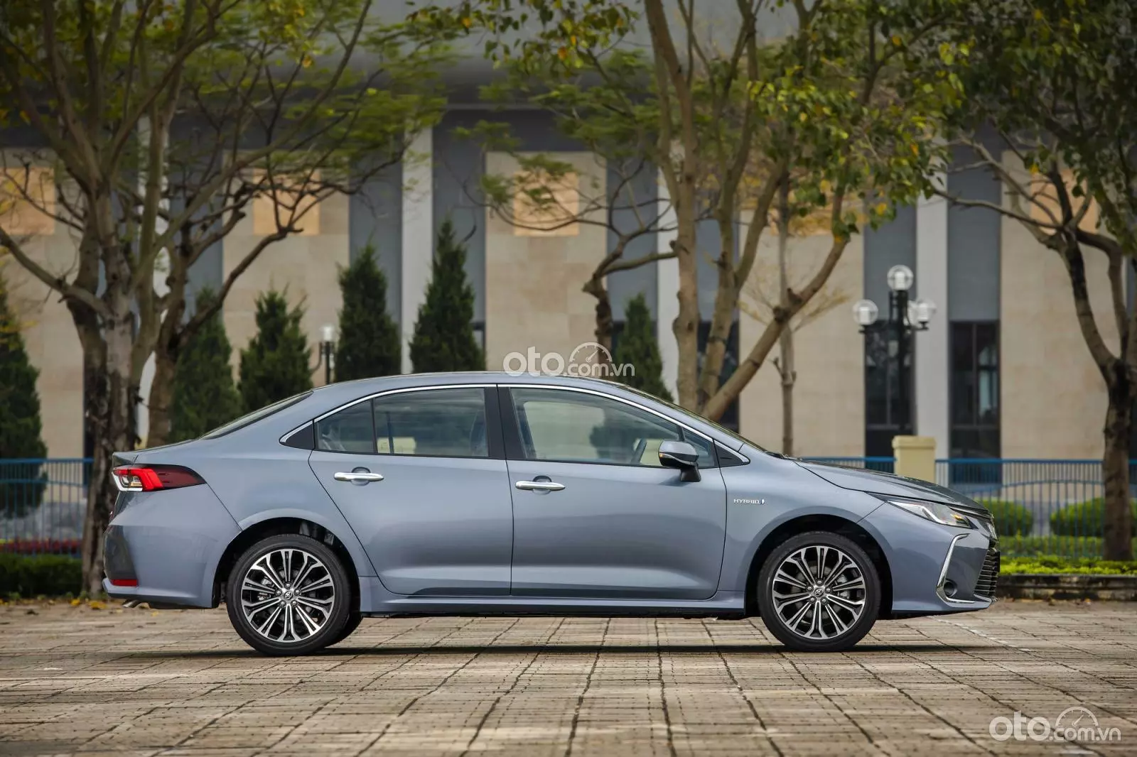 thân xe Toyota Corolla Altis 2022.