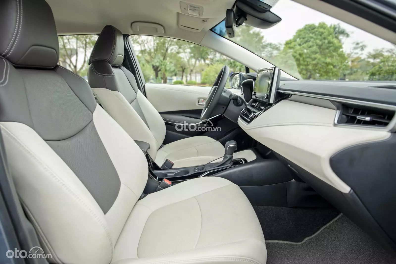 hàng ghế trước của xe Toyota Corolla Altis 2022.