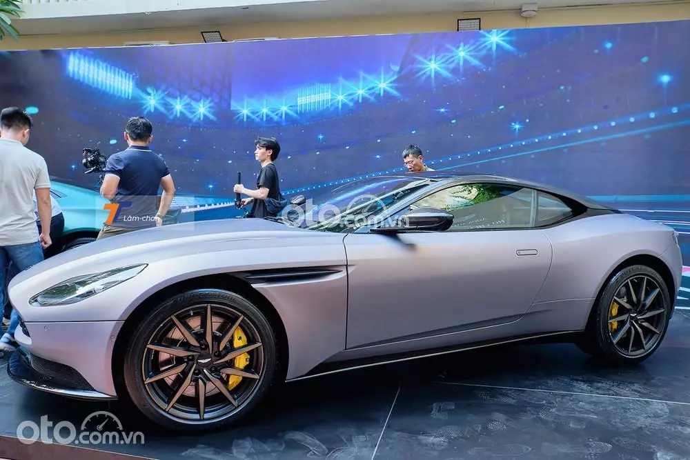 Aston Martin DB11 V8 Coupe Aston Martin DB11 V8 Coupe.