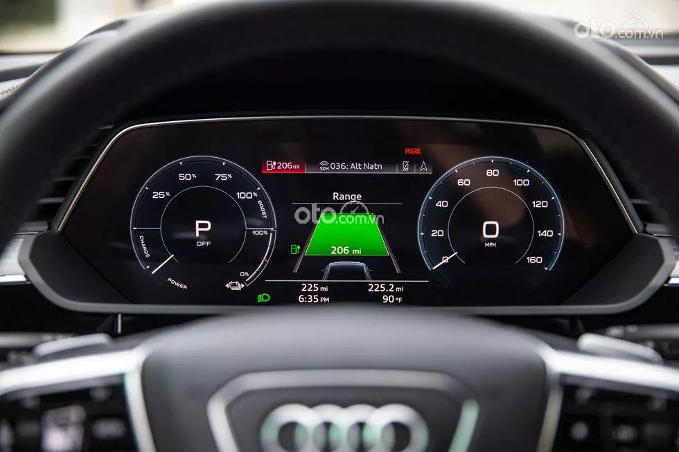 đồng hồ thông số xe Audi E-Tron.
