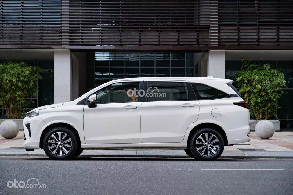 thân xe Toyota Avanza Premio 2022.