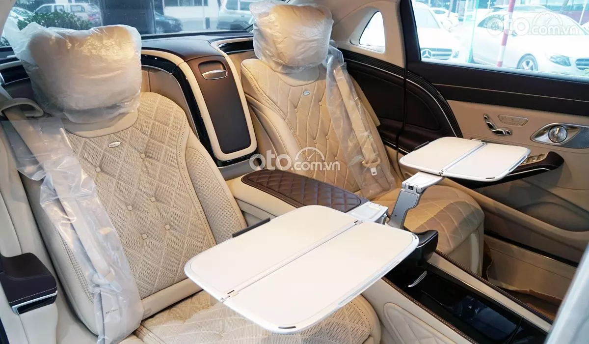 Bệ tỳ tay trung tâm tích hợp bàn làm việc gấp gọn.