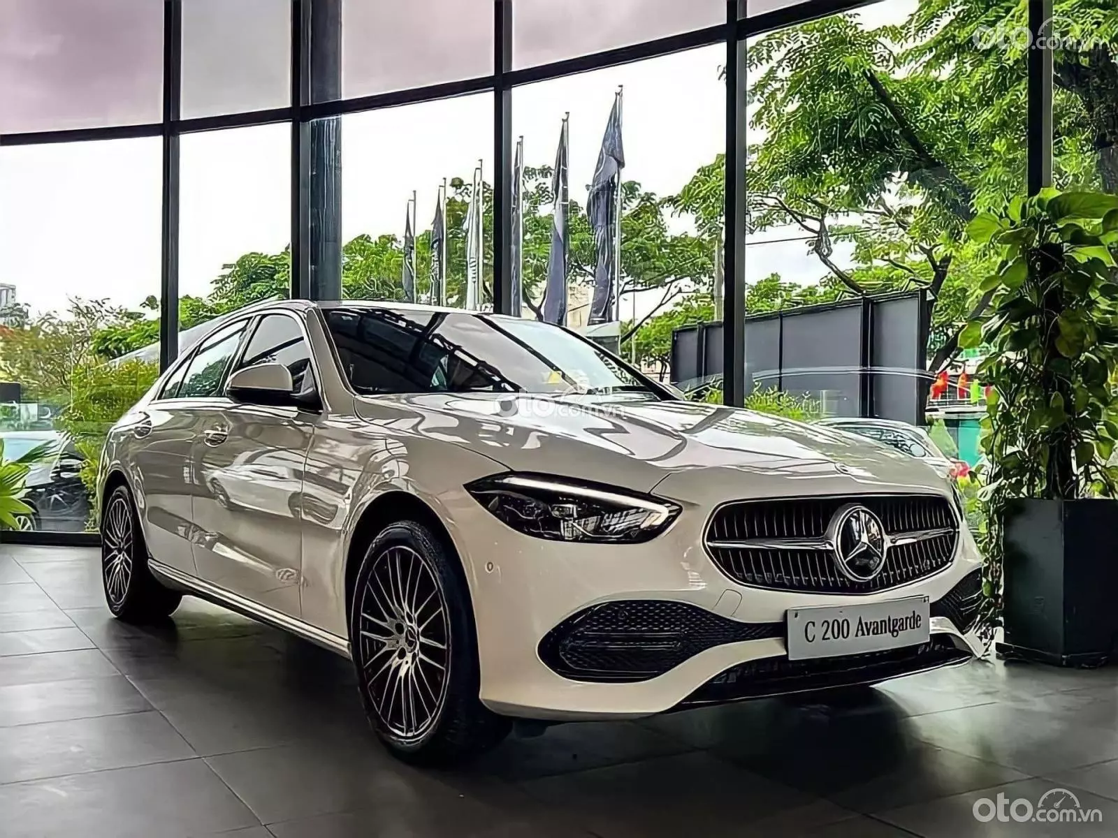 Giá xe Mercedes-Benz C 200 Avantgarde 2022.