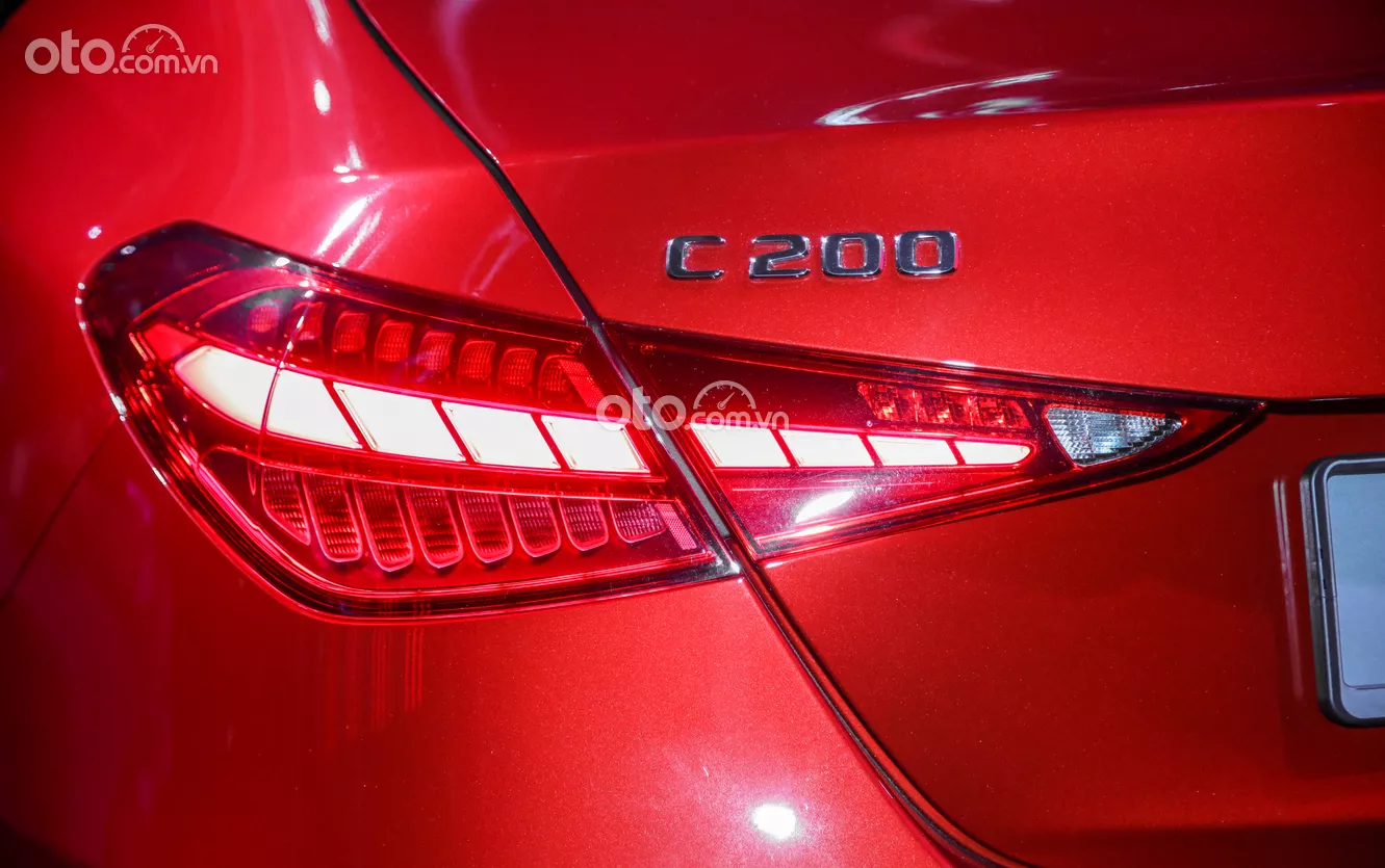 đèn hậu xe Mercedes-Benz C 200 Avantgarde.