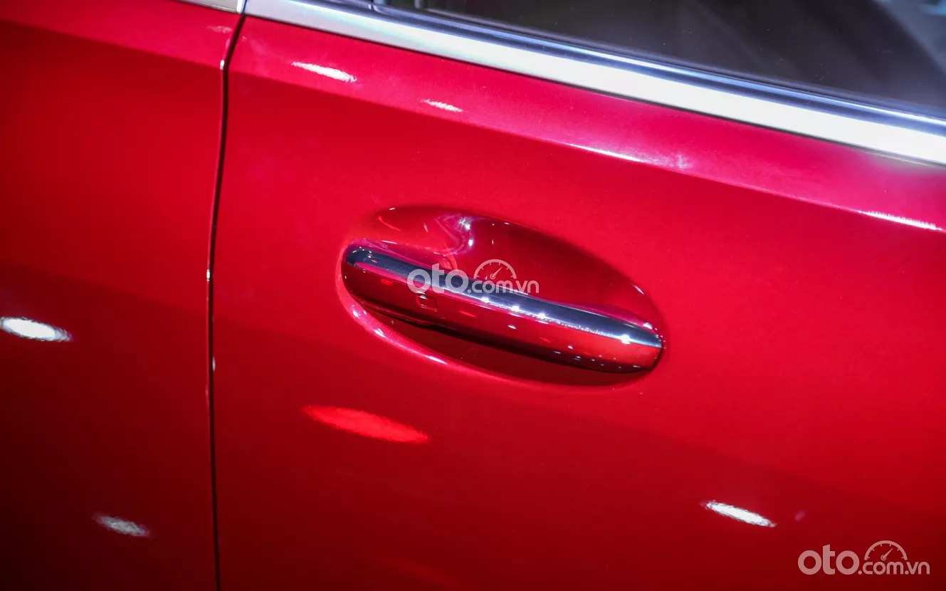 tay nắm cửa xe Mercedes-Benz C 200 Avantgarde.