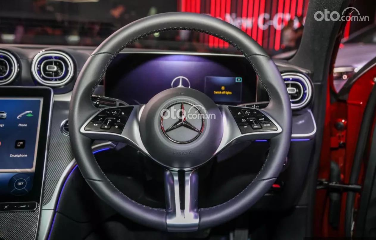 vô-lăng xe Mercedes-Benz C200 Avantgarde 2022.