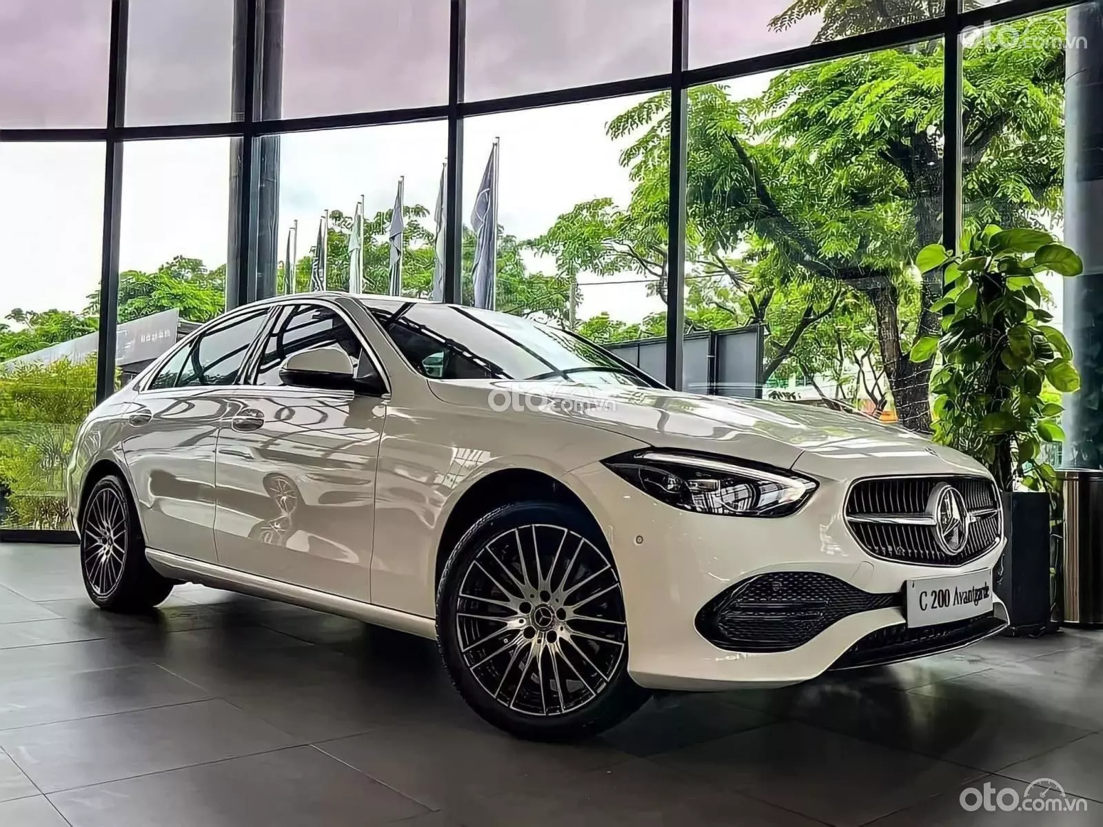Thông tin tổng quan Mercedes-Benz C 200 Avantgarde 2022.