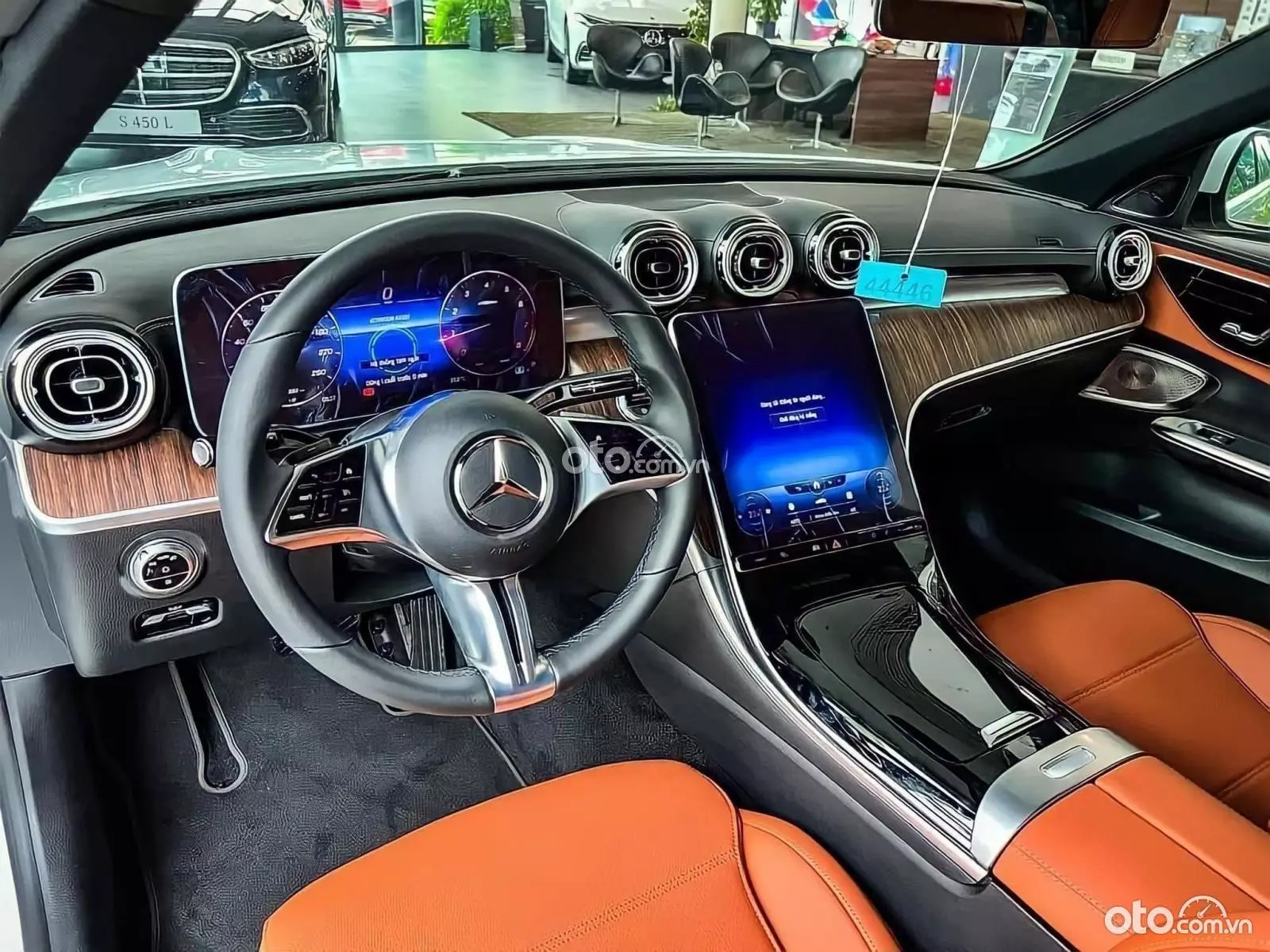 Khoang nội thất Mercedes-Benz C 200 Avantgarde 2022 ngập tràn công nghệ hiện đại, mang tính tương lai.