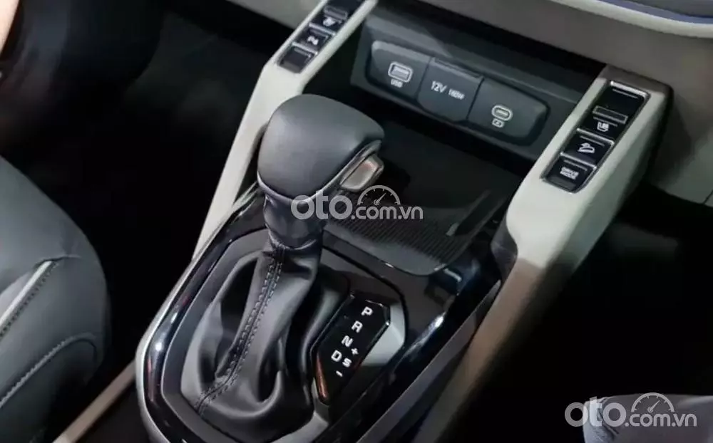 bảng điều khiển trung tâm xe KIA Carens.