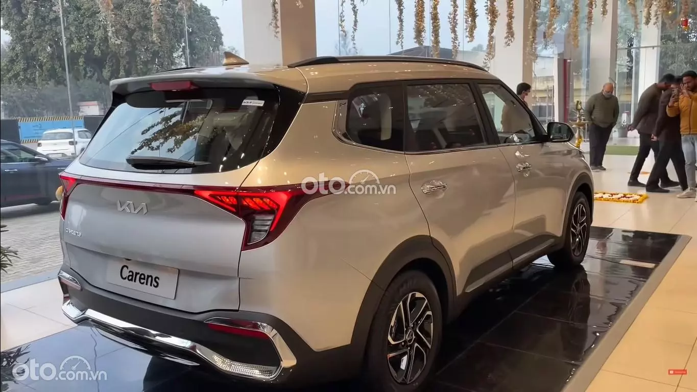 đèn hậu xe KIA Carens.