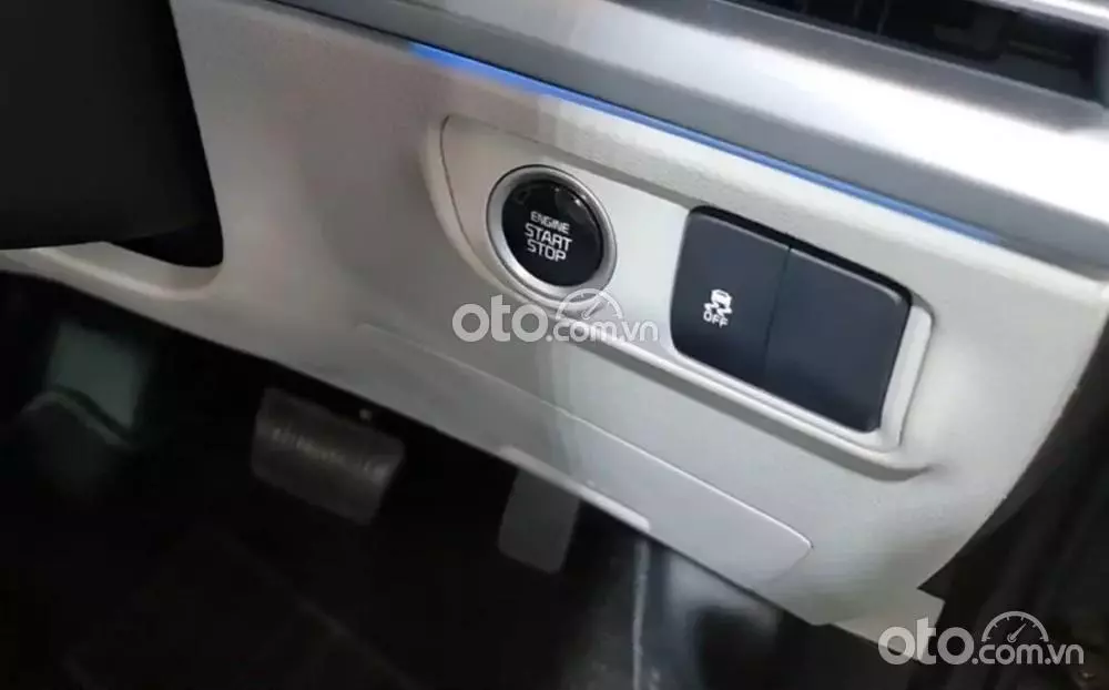 nút bấm khởi động xe KIA Carens.