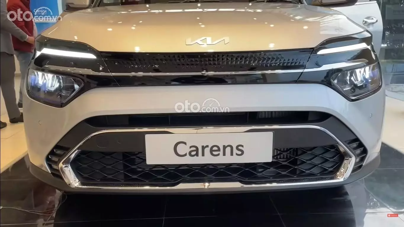 lưới tản nhiệt xe KIA Carens 2022.