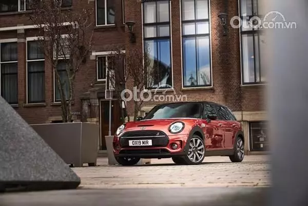 Giá lăn bánh MINI Clubman.