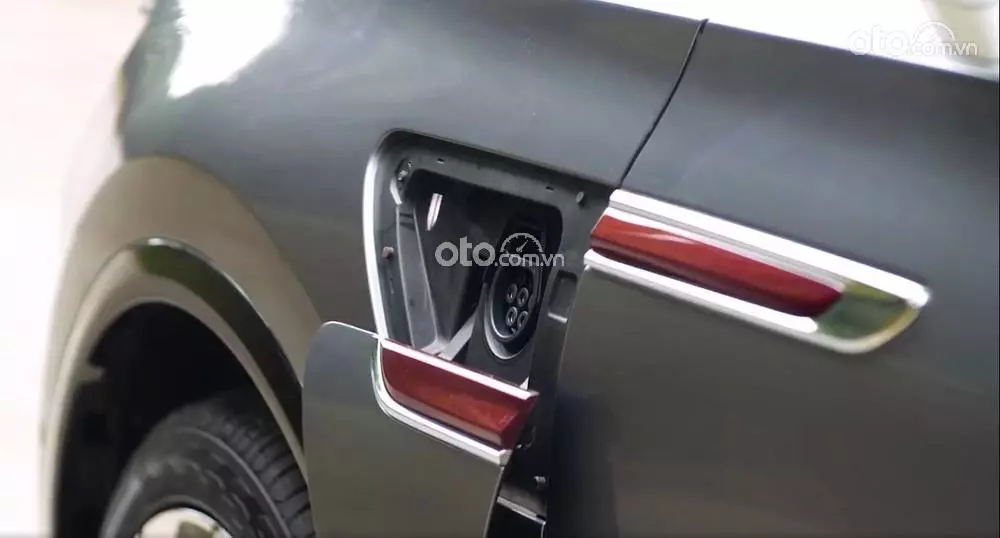 cổng sạc trên Hongqi E-HS9.