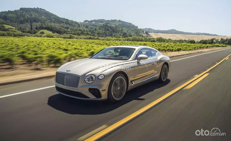 Giá lăn bánh xe Bentley Continental 2021.