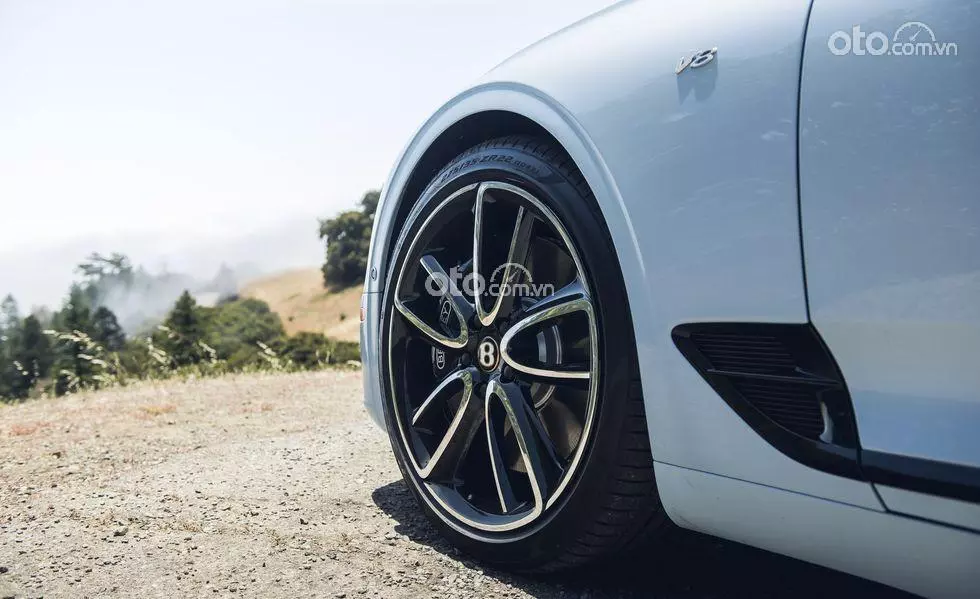 la-zăng xe Bentley Continental.