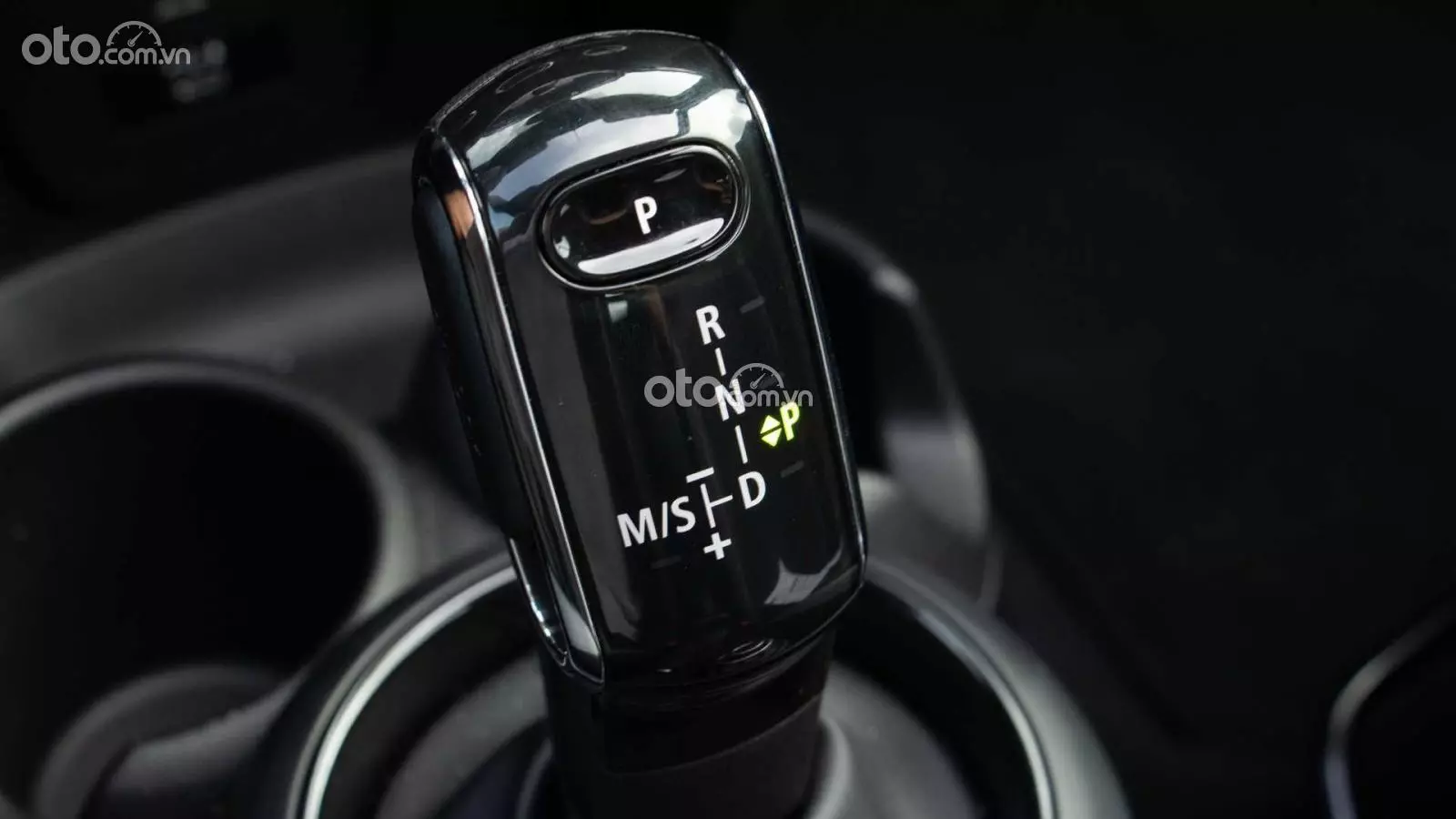 cần số MINI Convertible 2021.