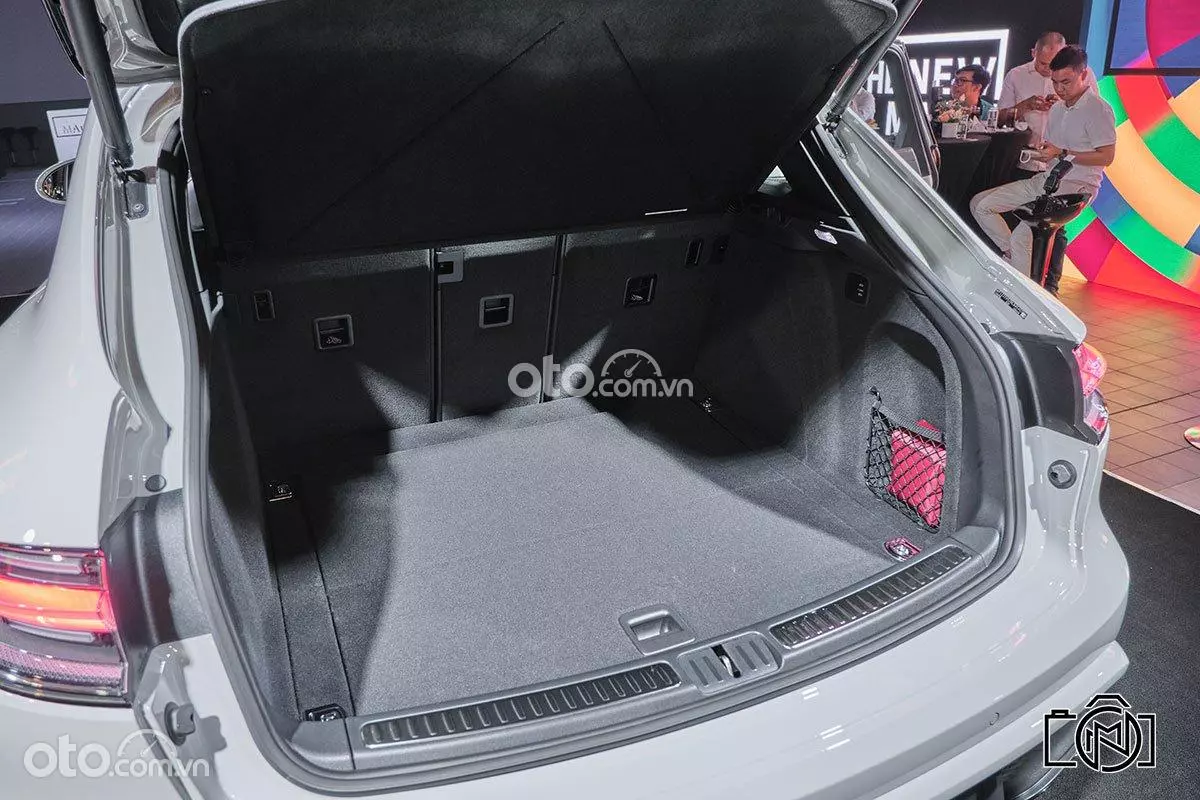 Cốp xe Porsche Macan 2022.