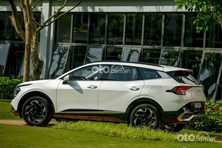 Thân xe KIA Sportage 2022 to lớn, hiện đại.