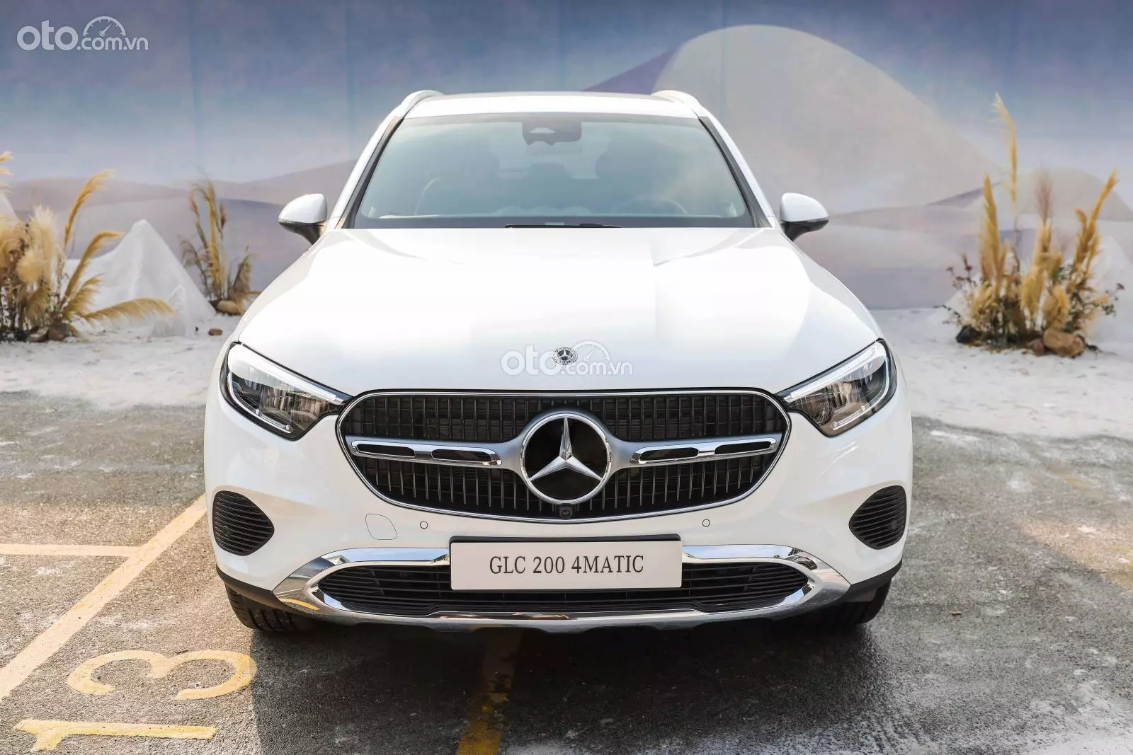 Đầu xe Mercedes-Benz GLC 200 4MATIC.