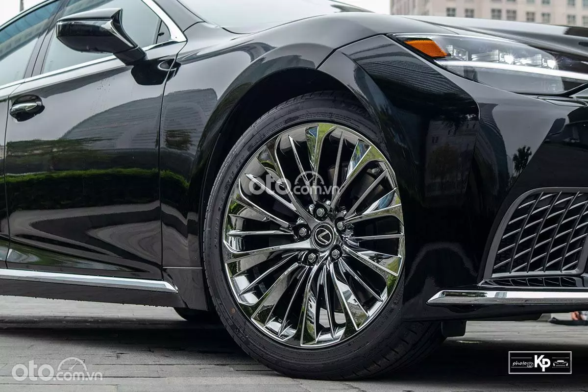 Ngoại thất Lexus LS 2021 mới nhất2.