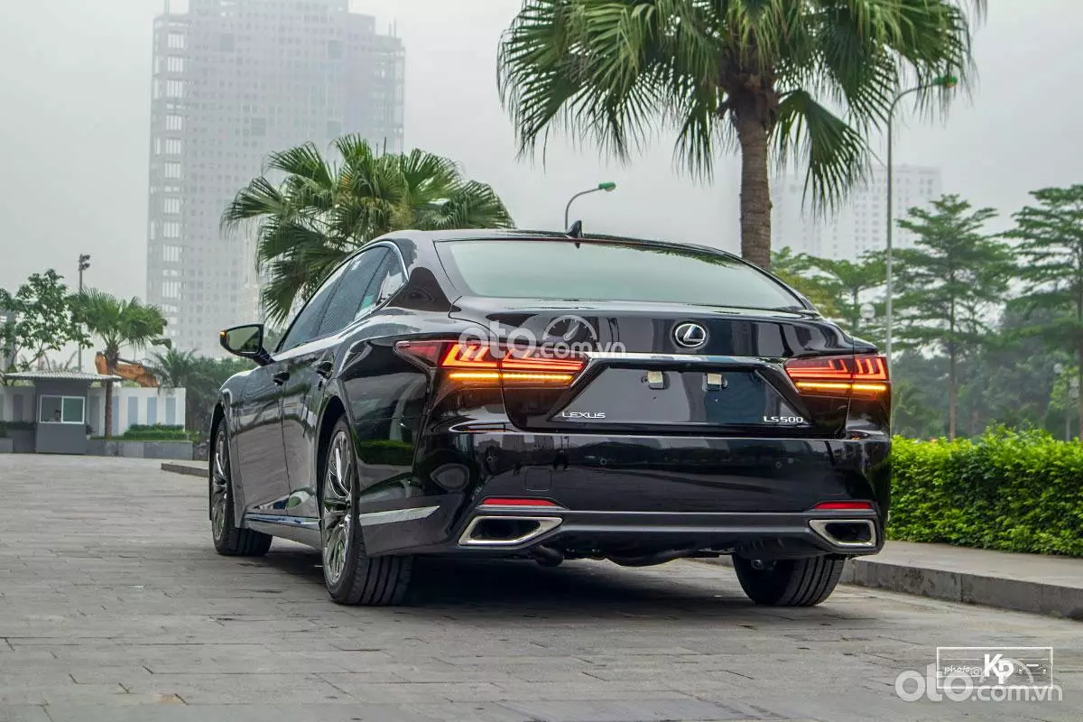 Ngoại thất Lexus LS 2021 mới nhất3.