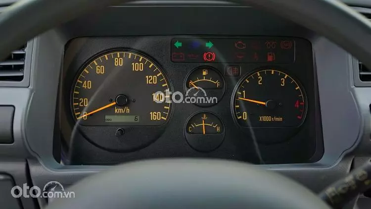 Một số trang bị nội thất của Isuzu NK Series3.