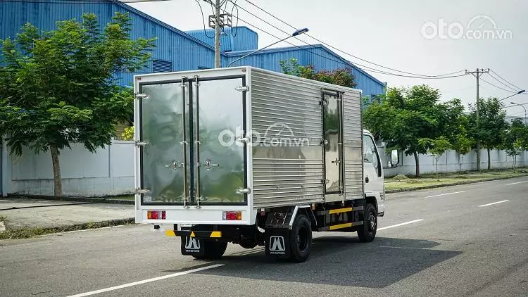 Isuzu VM NK470L4 - NK490L4 thùng kín2.