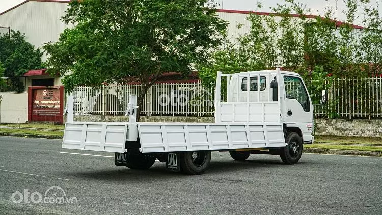 Isuzu NK490L4 thùng lửng1.