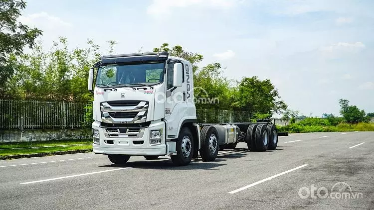 Ngoại thất Isuzu VM GINGA 370 sát xi1.