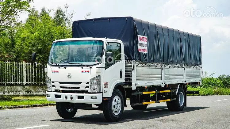 Ngoại thất Isuzu VM FN129L4 thùng mui bạt.