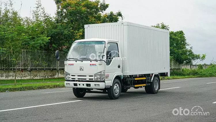 Isuzu NK490L4 thùng container.