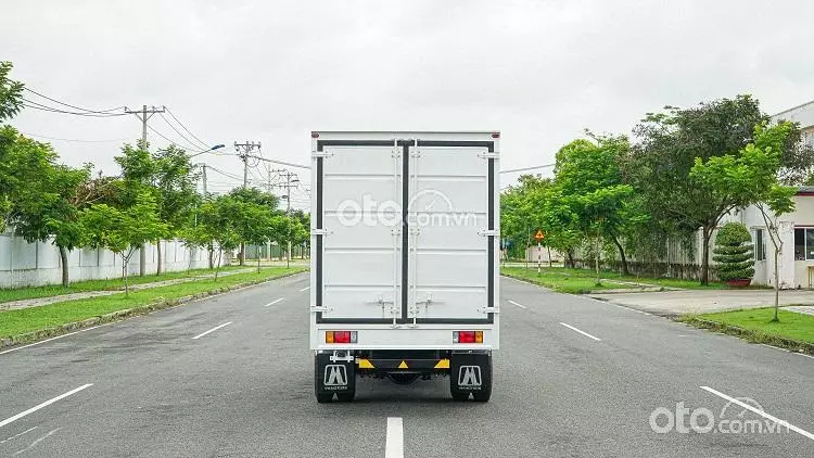 Isuzu NK490L4 thùng container2.