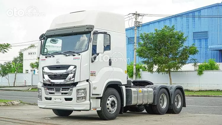 Ngoại thất Isuzu VM GINGA 460 đầu kéo.