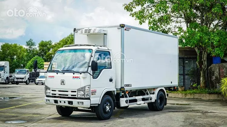 Isuzu NK490L4 thùng đông lạnh.