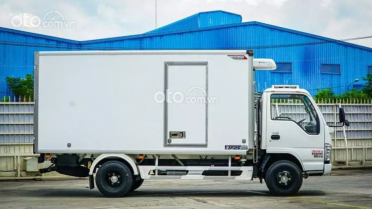 Isuzu NK490L4 thùng đông lạnh1.