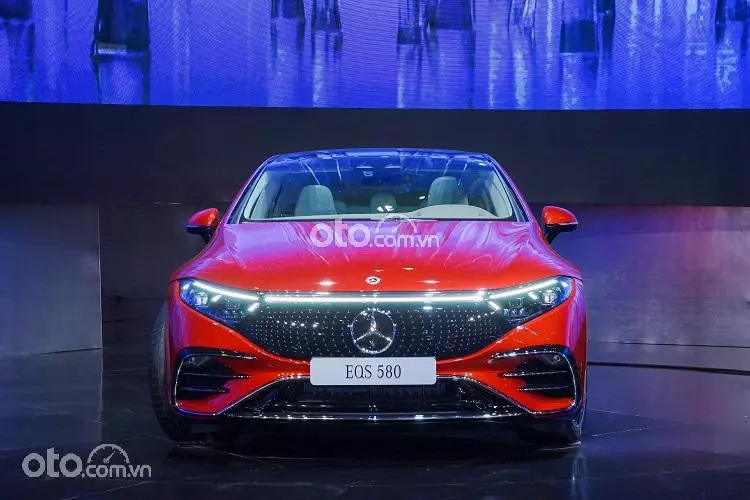 Đầu xe Mercedes-Benz EQS.