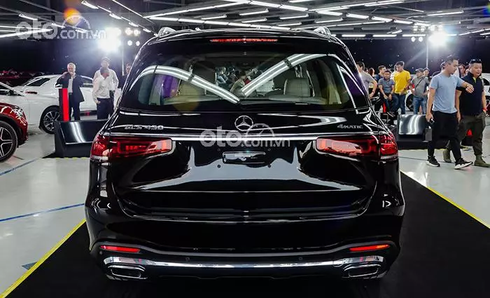 đuôi xe Mercedes-Benz GLS 450 4MATIC.