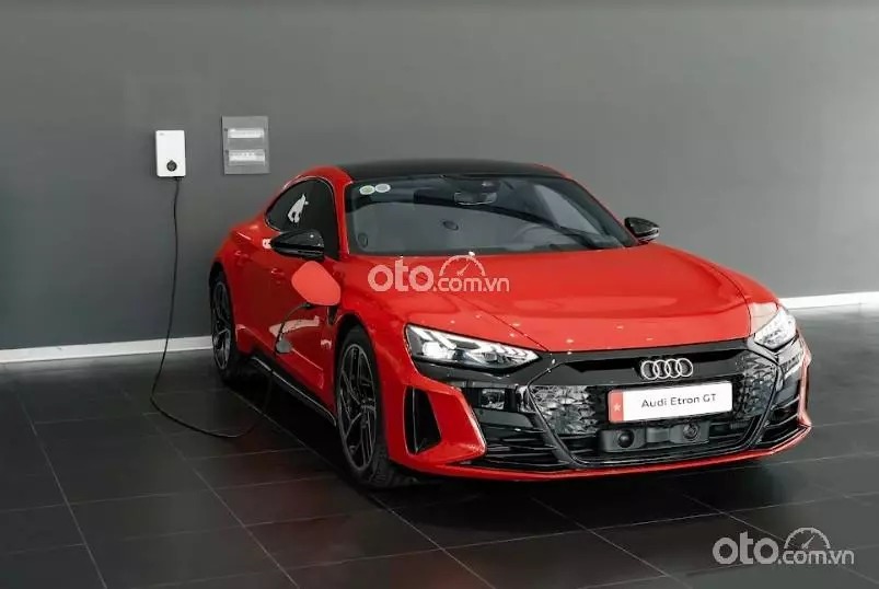Audi e-tron GT sử dụng 2 mô-tơ điện, cho tổng công suất lên đến 598 mã lực.