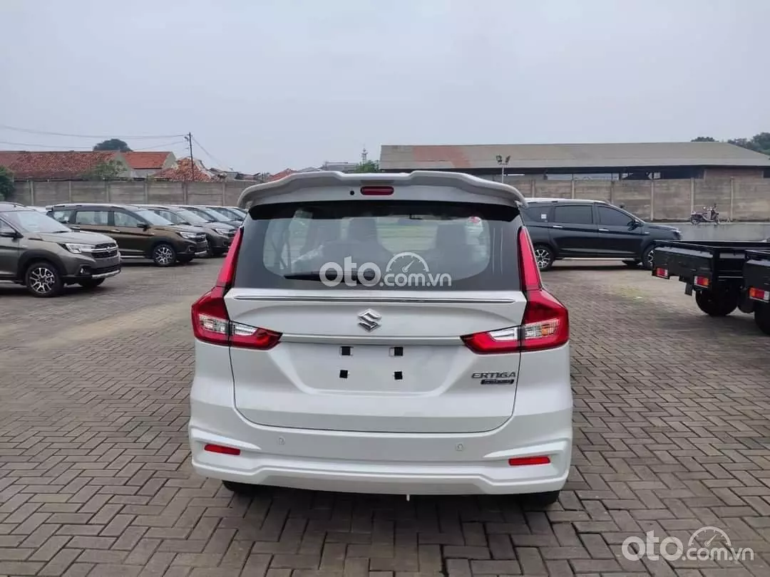 Đuôi xe Suzuki Hybrid Ertiga 2022.