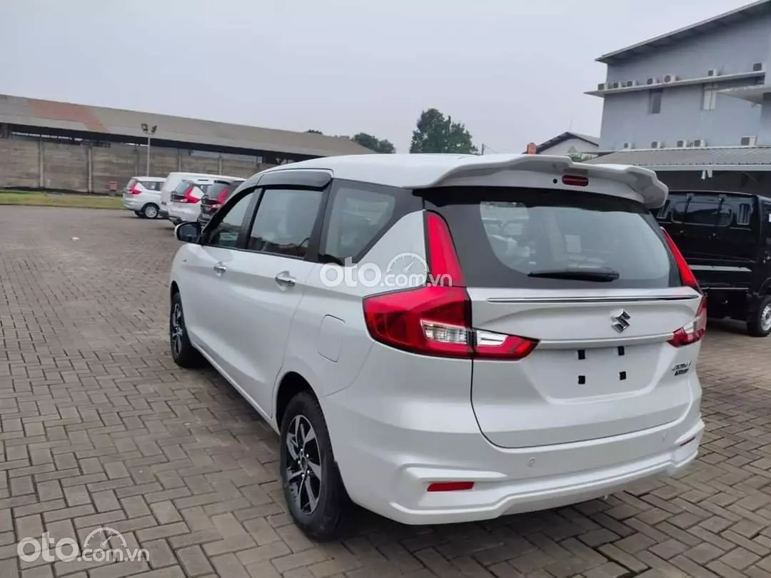 Hông xe Suzuki Hybrid Ertiga 2022.