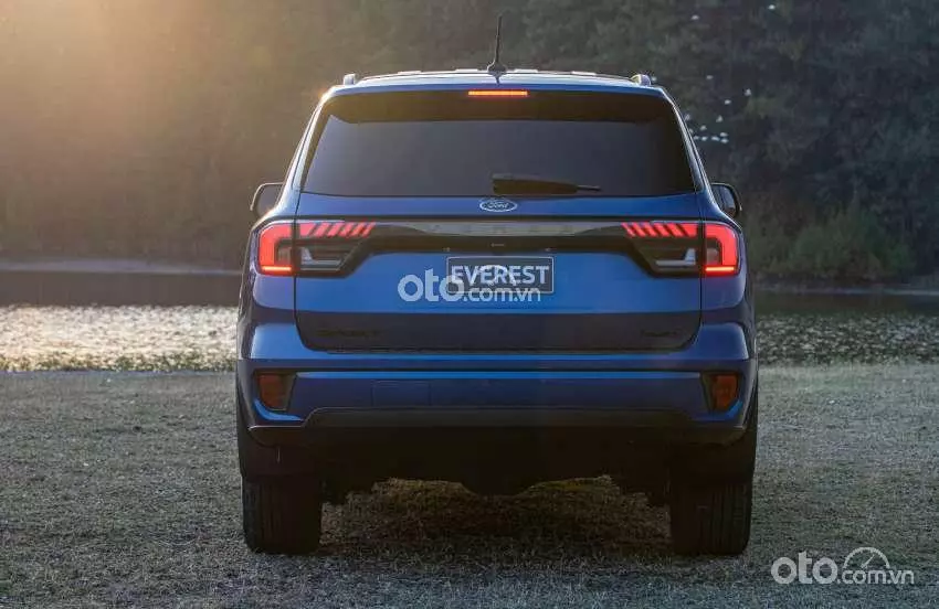 đuôi xe Ford Everest 2022.