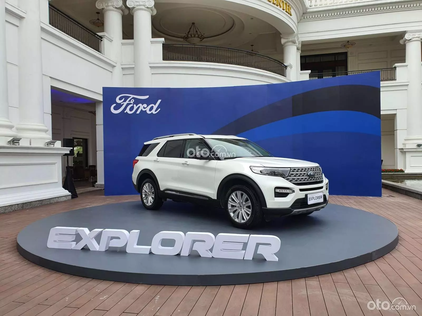 Thông tin xe Ford Explorer 2022.