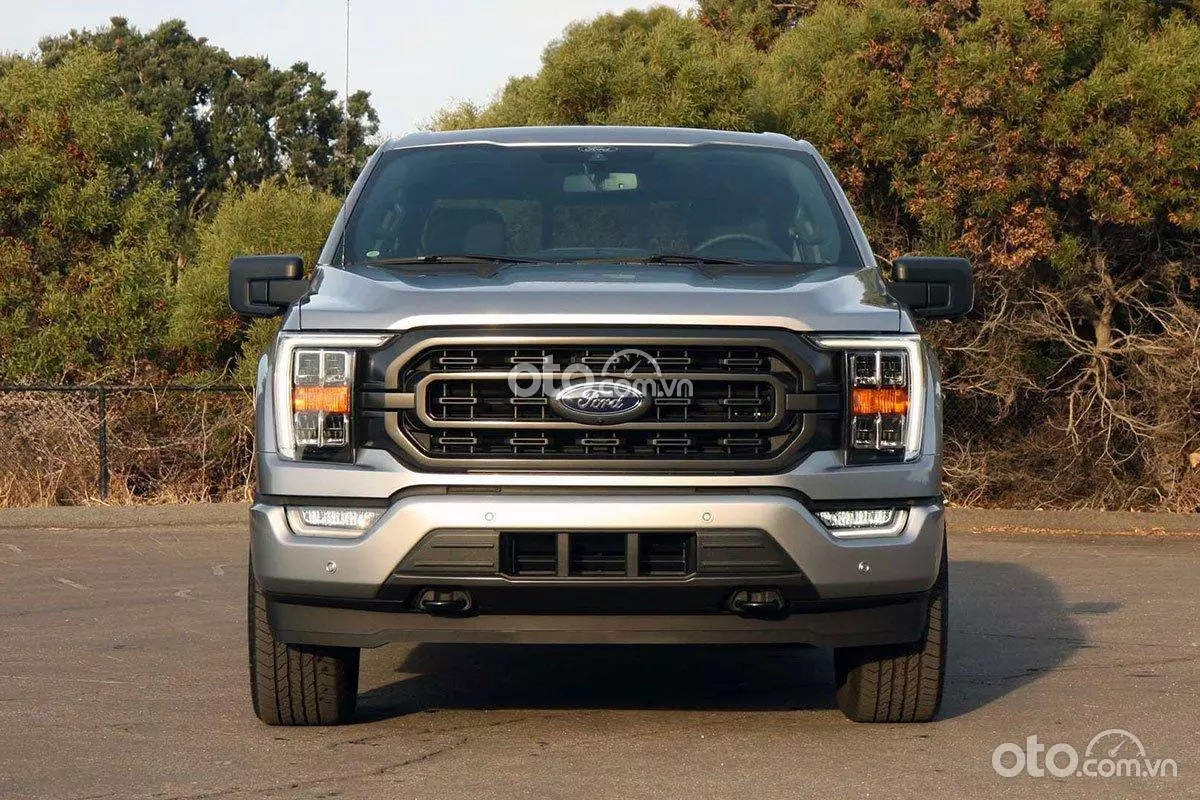 đầu xe Ford F-150 2021.