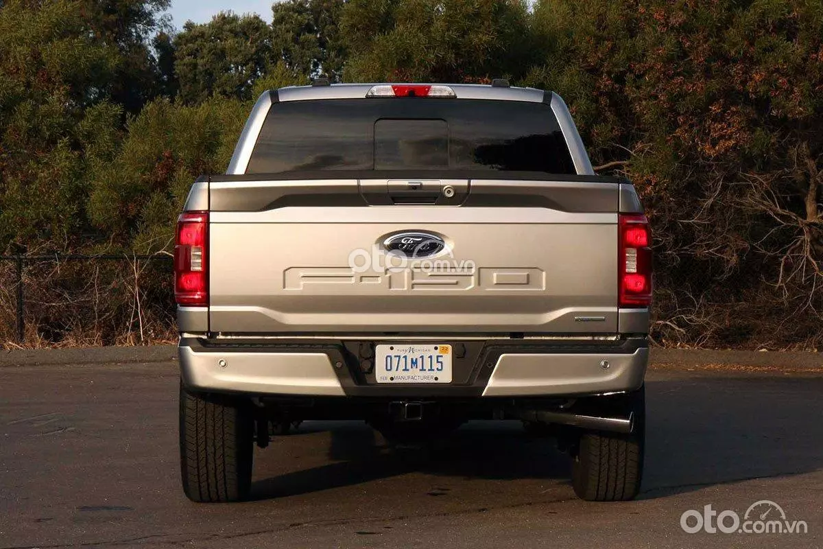 đuôi xe Ford F-150 2021.