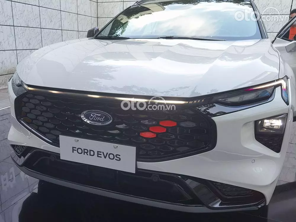 tản nhiệt xe Ford Evos 2022.