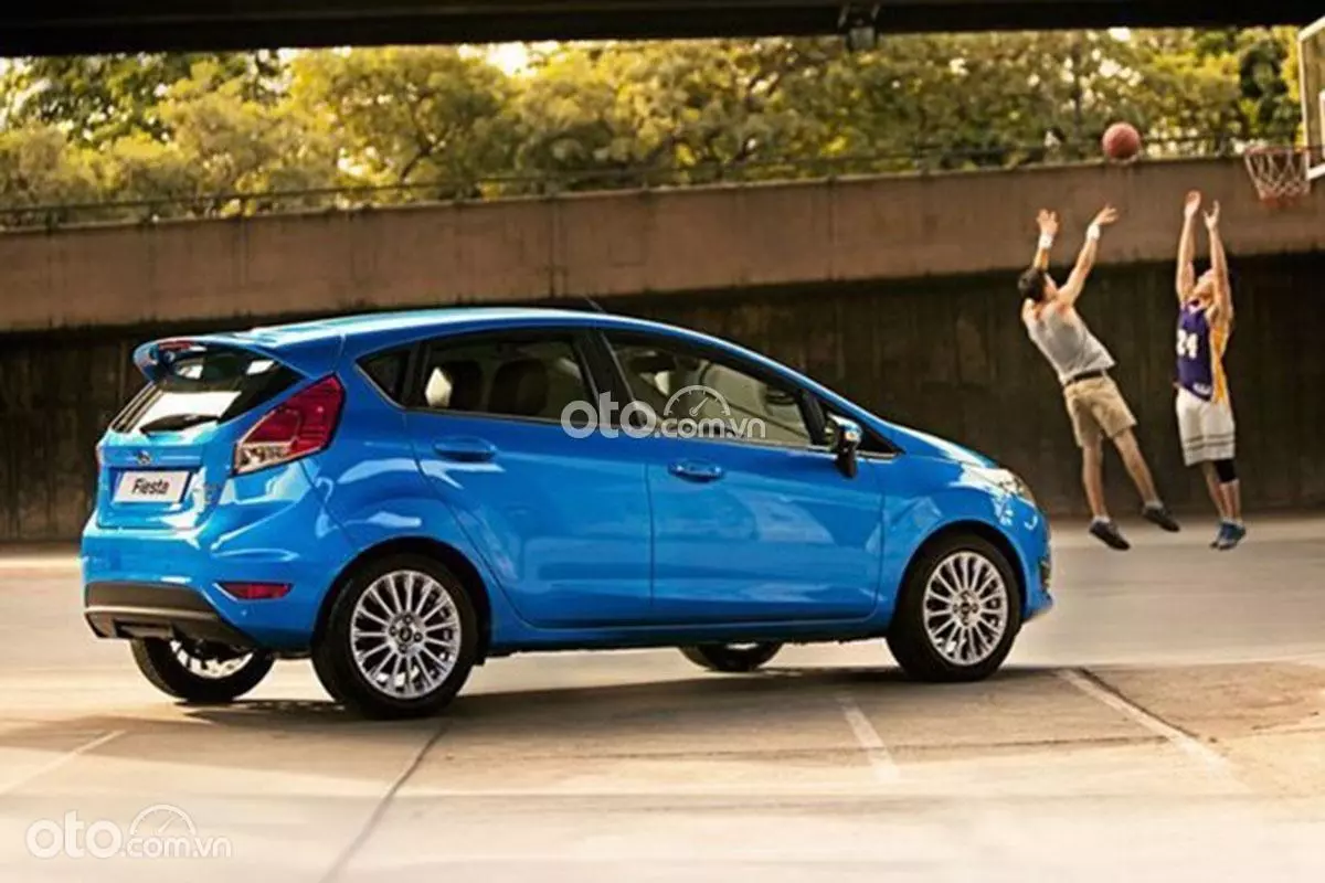 đuôi xe Ford Fiesta.