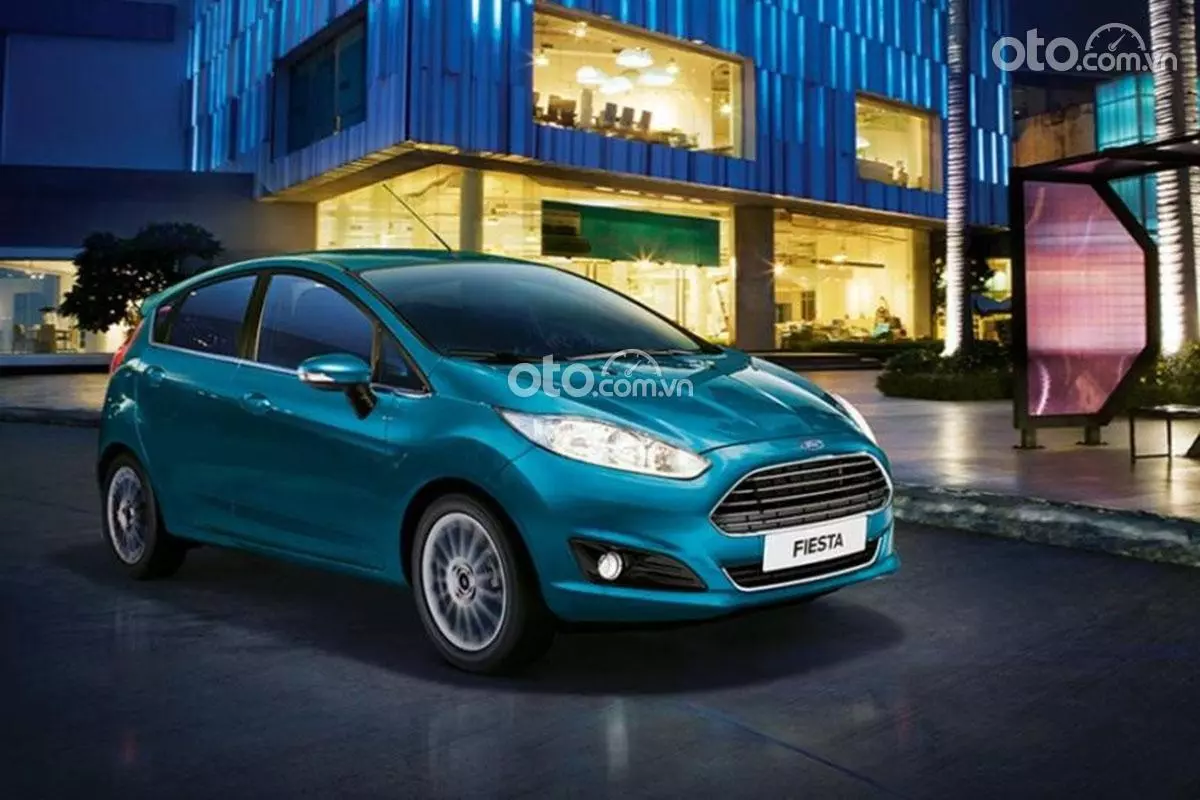 đầu xe Ford Fiesta.