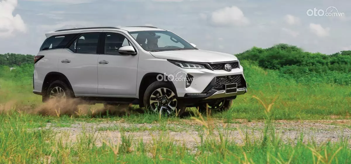 Giá xe Toyota Fortuner 2024 mới nhất & tin khuyến mãi (1/2024)